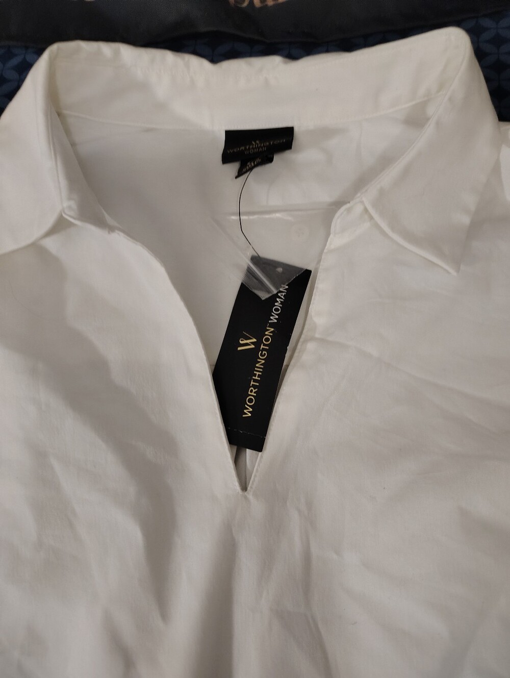 New Worthington Women's Solid White Collared Long Sleeve Blouse. - Picture 2 of 7